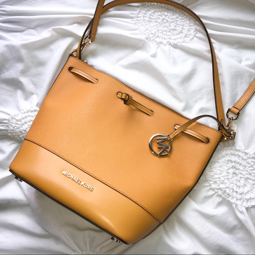 MAKE AN OFFER MICHAEL KORS REVERSIBLE BAG!!